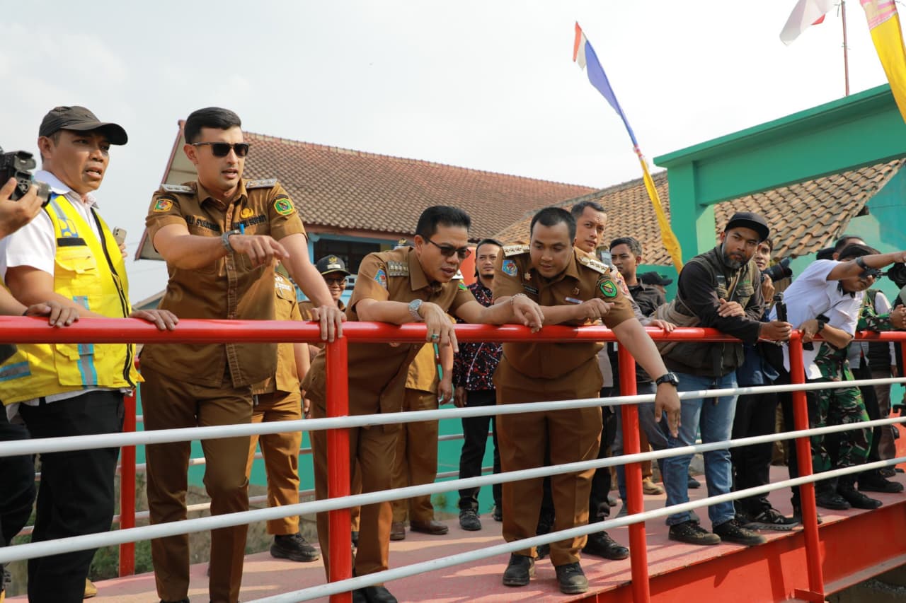 Bupati KDS bersama Warga Tasyakur Binikmat Program Normalisasi Sungai Cisungalah Solokanjeruk 