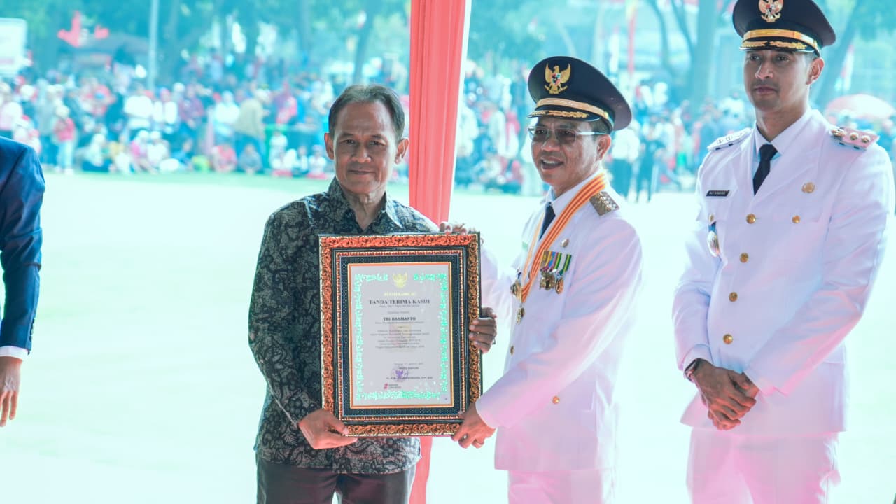 Di Hari Kemerdekaan, KDS Beri Apresiasi Tri Rahmanto Berkat Dedikasinya Atasi Banjir Dayeuhkolot