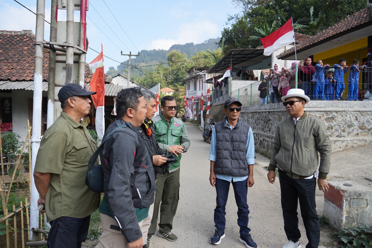 Bupati KDS Instruksikan Perbaikan Jalan Perbatasan Sukamulya-Cililin Sepanjang 3 KM